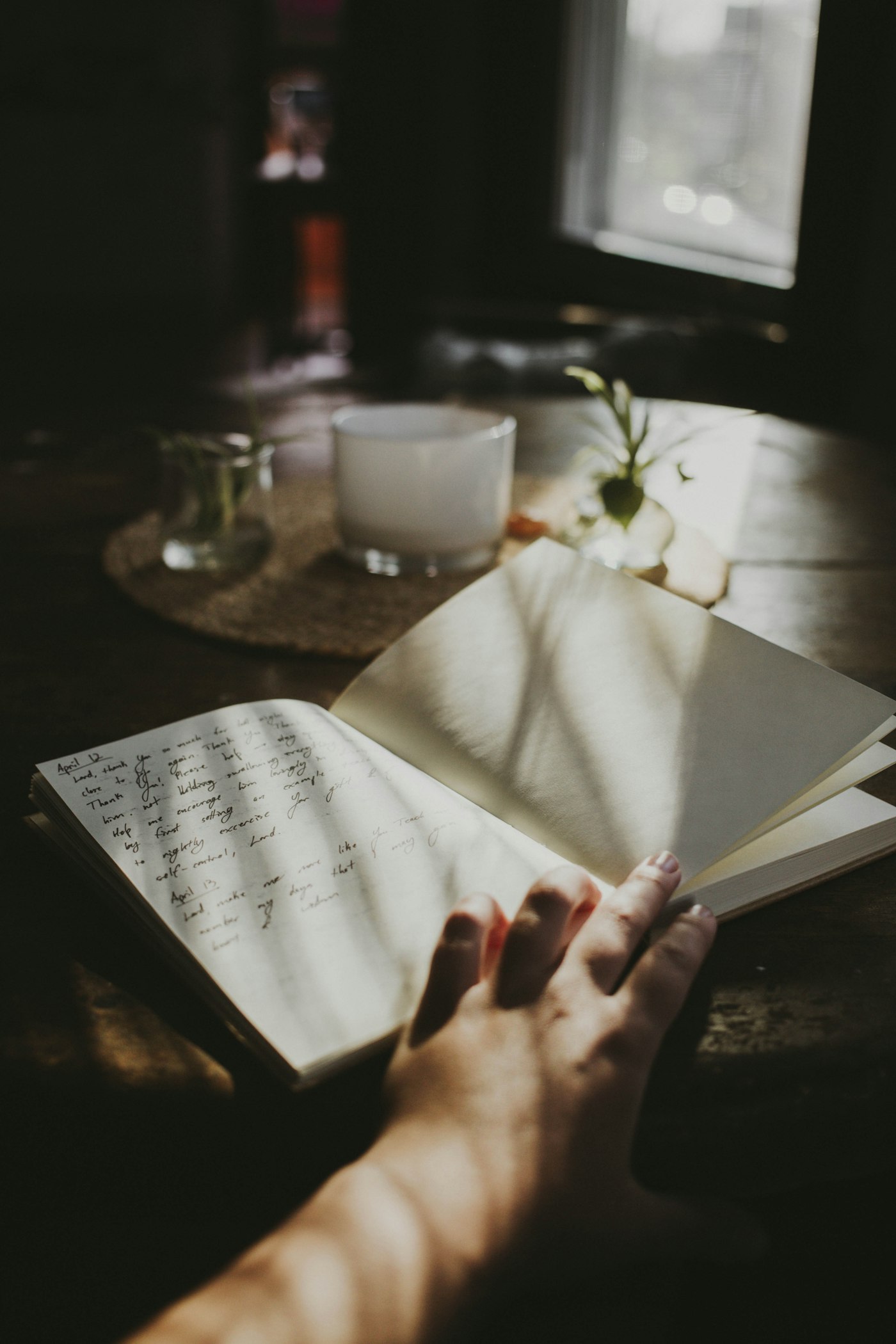 Jessica Mangano - Unsplash - 지난 기록을 다시 읽을 때